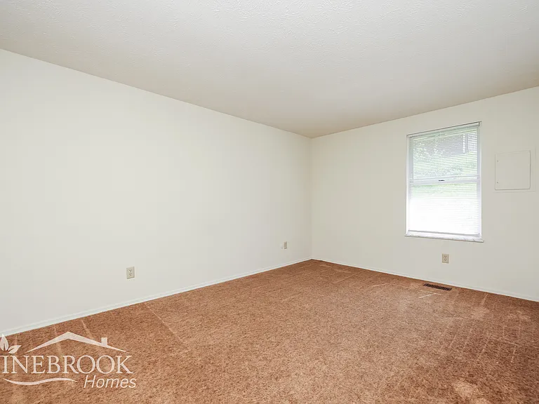 8680 Belle Chase Dr — Photo 10