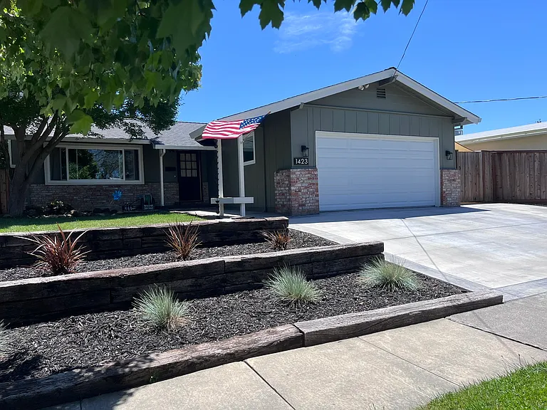 1423 El Capitan Way — Photo 1