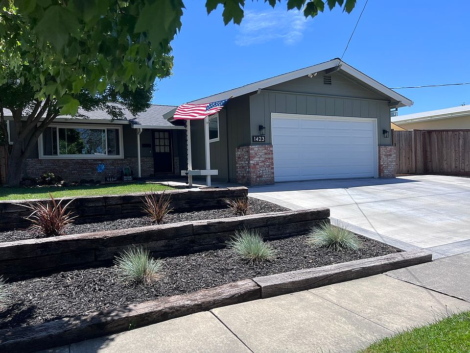 1st image of 1423 El Capitan Way