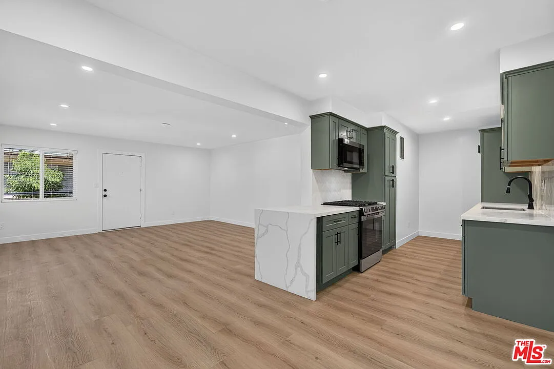 2 bed, 2.0 bath, $2,500 — Photo 1