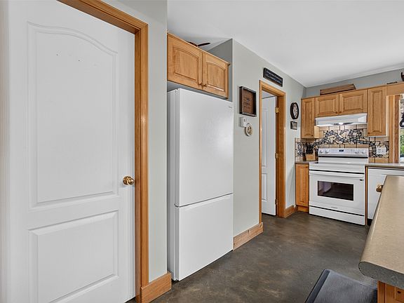 5th image of 7366 Fintry Delta Rd