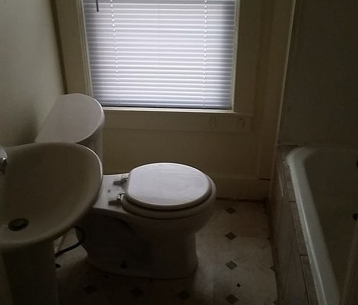 4th image of 212 1/2 Frenzel St