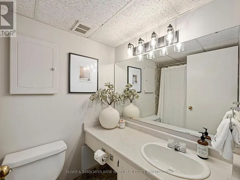 389 Dundas St #1901 — Photo 12