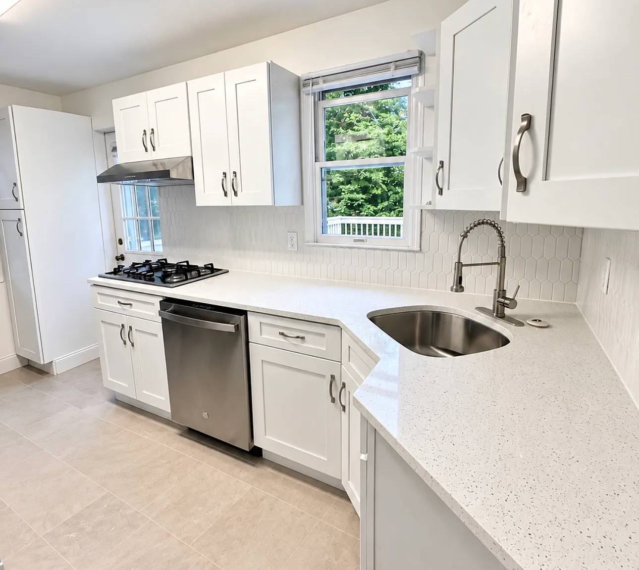 4 bed, 1594 sqft, $4,700 — Photo 4