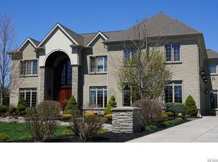 8880 Lake Glen Ct, Clarence Center, NY 14032