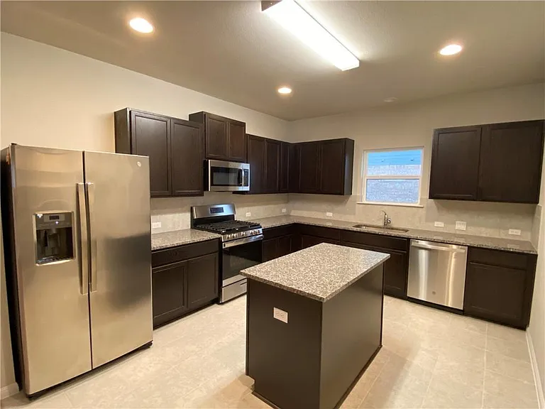 8409 Looksee Ln — Photo 6