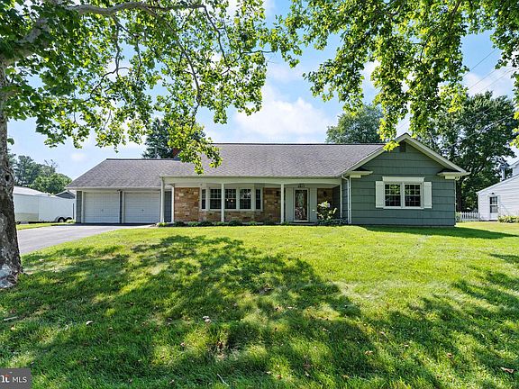 2nd image of 2817 Stonybrook Dr