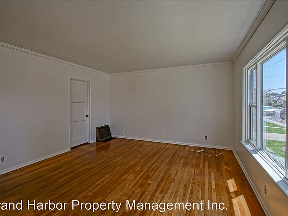 5th image of 5413 W 123rd St