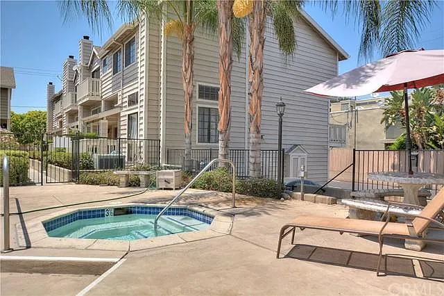 1214 S Mayflower Ave #D — Photo 18