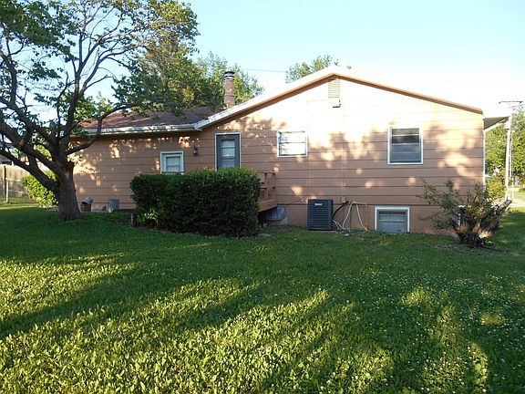 4th image of 1442 Highland Dr