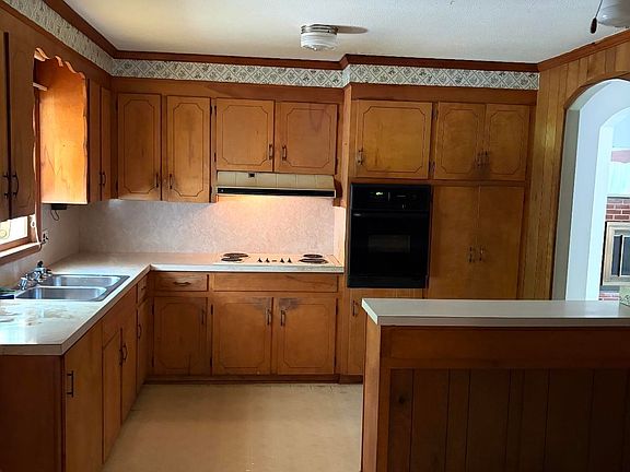2nd image of 2415 Oak Ln
