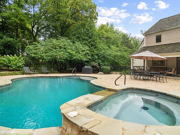 2nd image of 1 N Meadow Ln