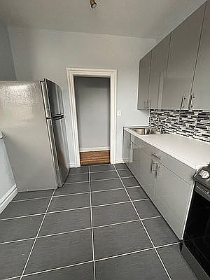 5th image of 971 E 34th St #C5