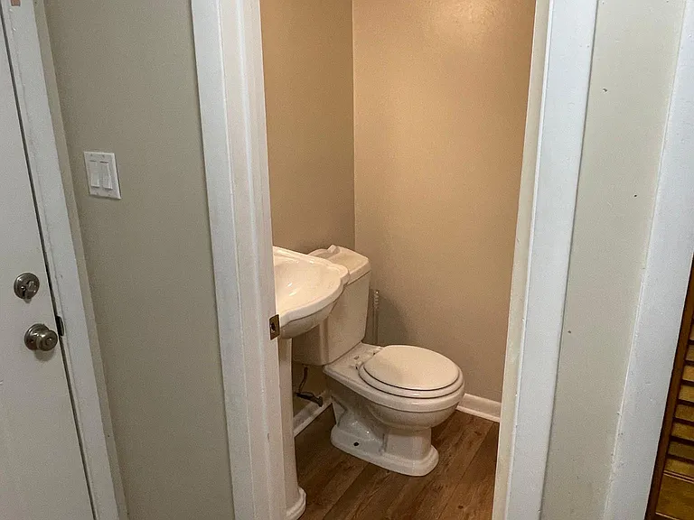 248 N Palmyra Dr — Photo 12