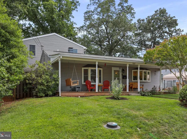 141 Colburn Dr, Manassas Park, VA 20111