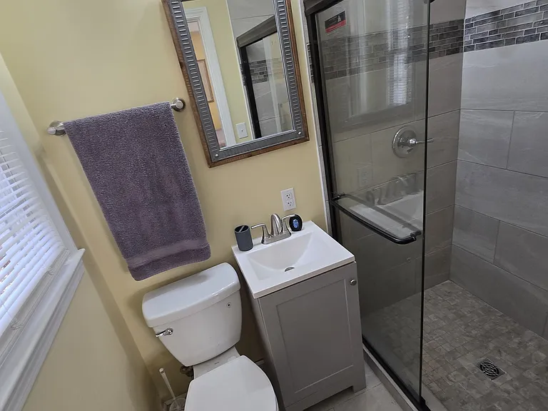 242 W Castle Dr — Photo 10