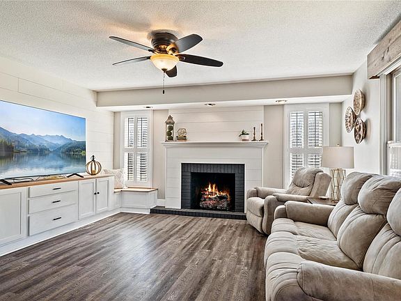 4th image of 409 Oak Forest Dr