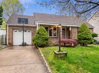 112 Longfellow Dr, Colonia, NJ
