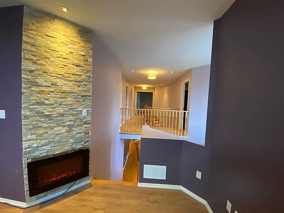 3rd image of 3041 Caulfield Cres