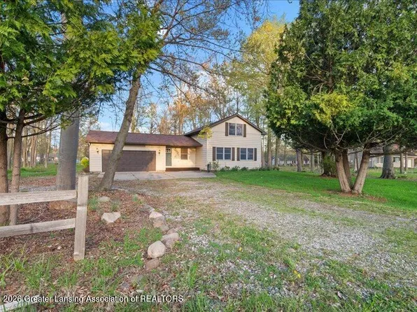 10391 Hardwood Trl, Perrinton, MI 48871