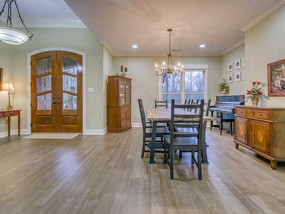 4th image of 280 Woodsedge Dr