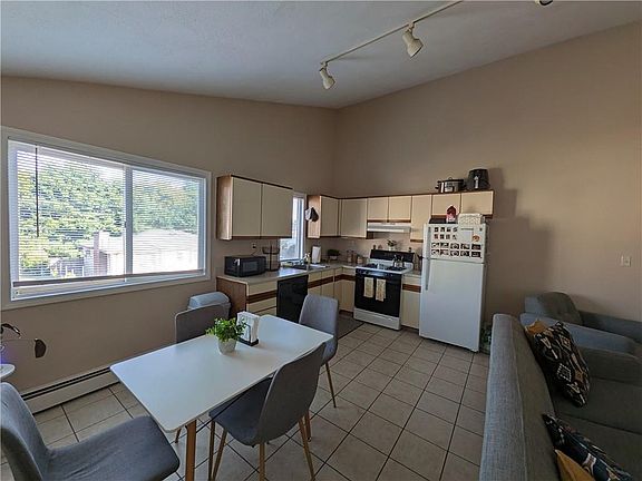 4th image of 208-210 Greeley St