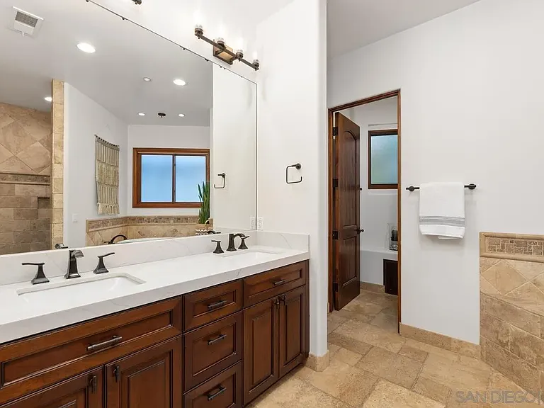 1554 Summit Ave — Photo 18