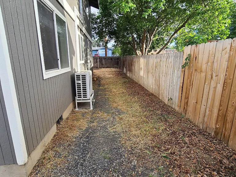 2141 SW Quartz Ave — Photo 24
