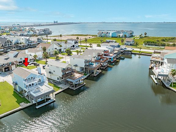 3rd image of 325 Admiral Cir