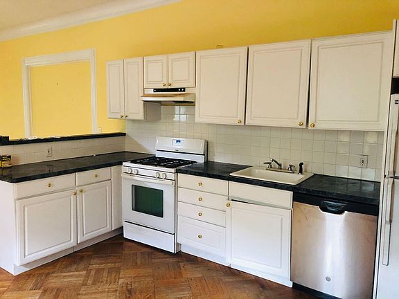 3rd image of 82 Fairview Pl #7