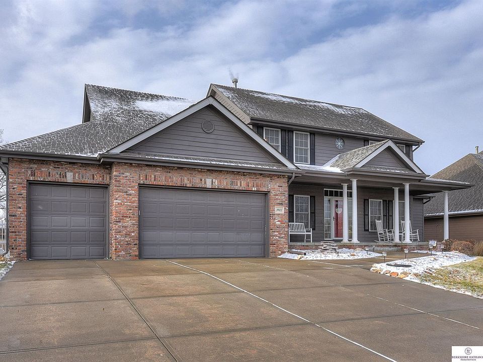 1st image of 3922 S 184th Ave