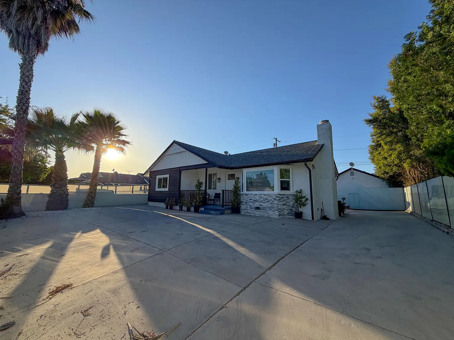 3 bed, 2217 sqft, $3,800 — Photo 2