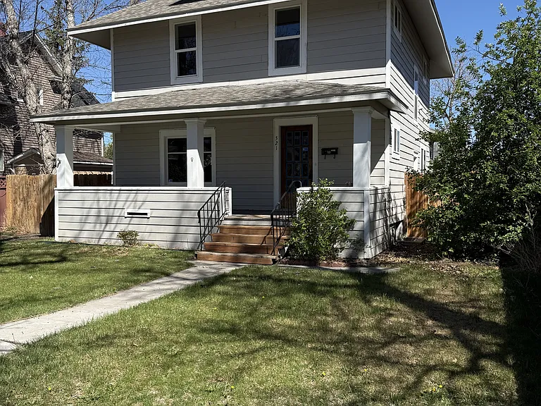 521 6th Ave N — Photo 1