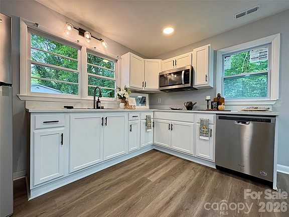 3rd image of 435 E Club Dr