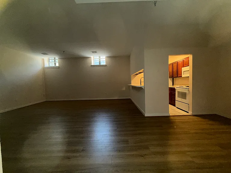 Apt 100 Entrance Area