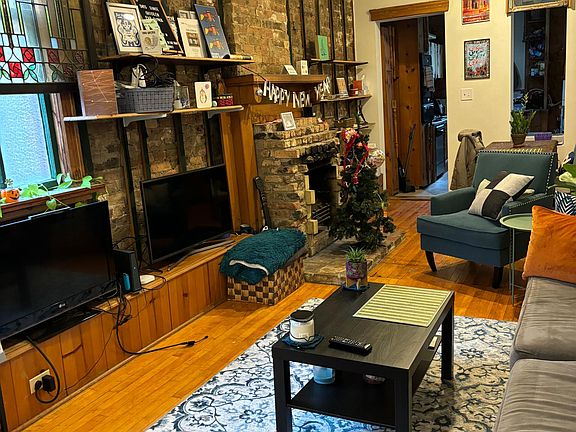4th image of 655 W Wrightwood Ave APT 3R