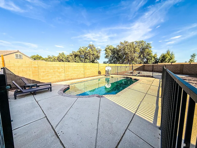 2695 S Mimosa Ave — Photo 27
