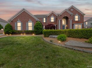 1885 Wyngate Dr, Troy, MI 48098