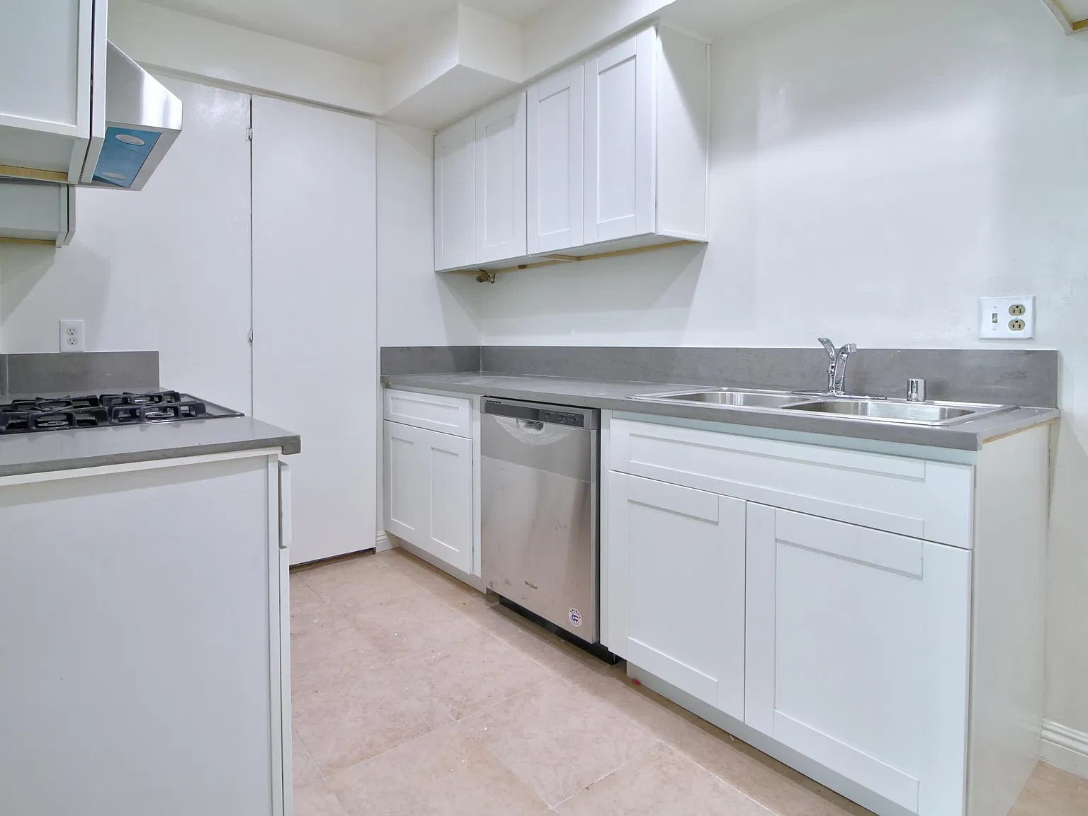 2 bed, 900 sqft, $2,650 — Photo 2