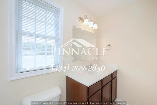 Upstairs Full Bathroom
