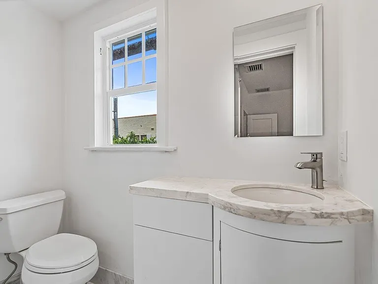 263 Park Ave — Photo 16