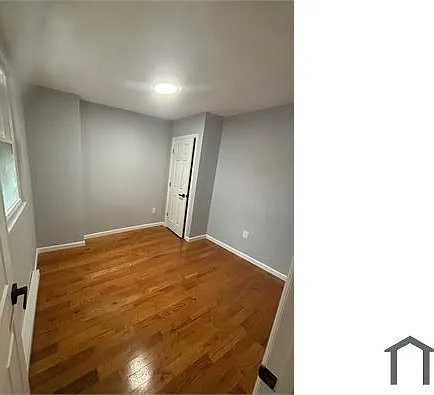 3 bed, 850 sqft, $4,188 — Photo 2