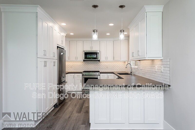 1st image of 3772 Governor Dr