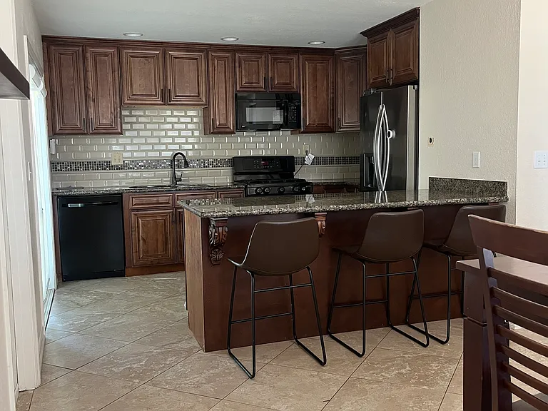 5552 Idlewild Ave — Photo 3