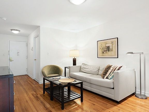 3rd image of 155 W 74th St APT 1B