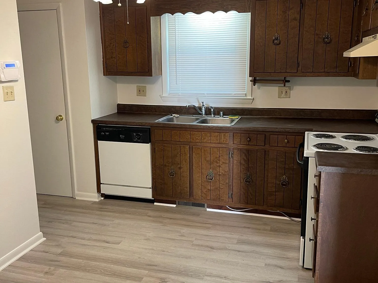 3 bed, 1300 sqft, $1,900 — Photo 3