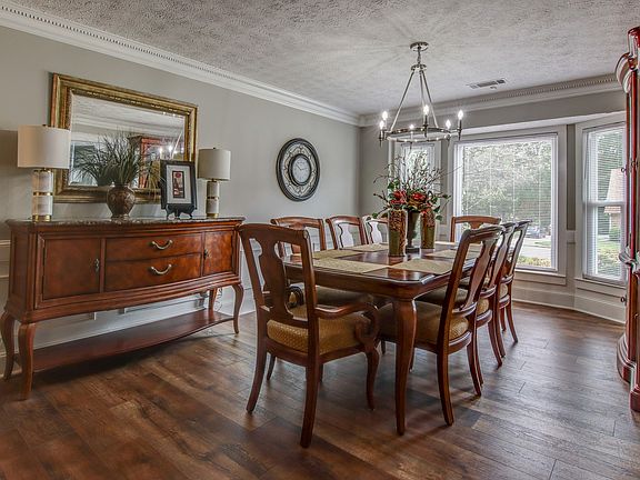 5th image of 589 Clubland Cir SE
