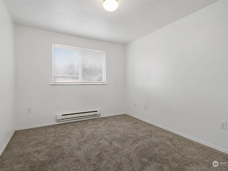 1121 S Woodlawn St #1 — Photo 9