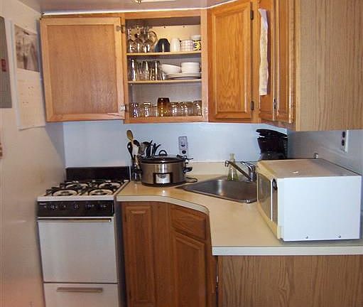 4th image of 134 W 70th St APT 5