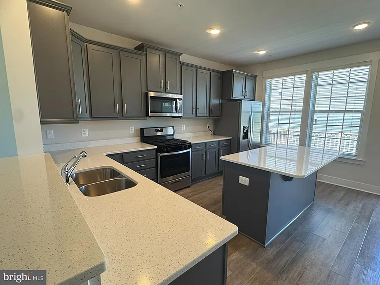213 Pomegranate Ln — Photo 2